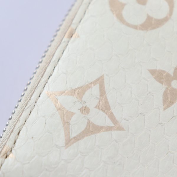 2401023007011 7 Louis Vuitton Zippy Coin Purse Monogram White