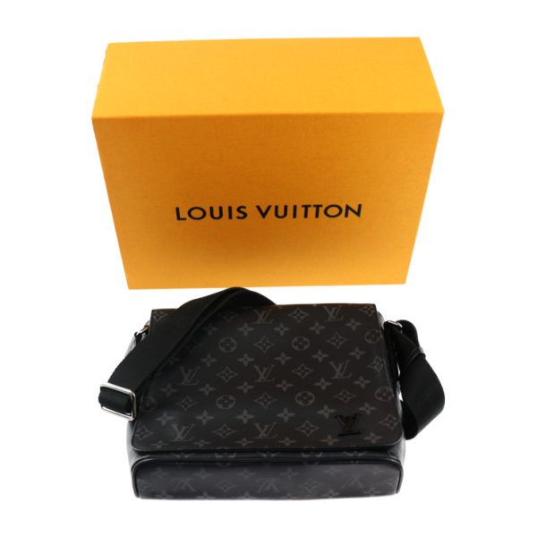 2415023007109 9 Louis Vuitton District PM Shoulder Bag Black