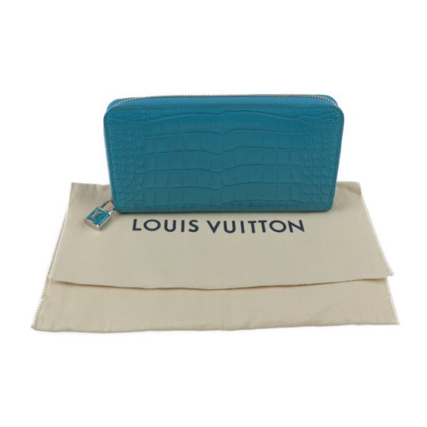 2424013010111 10 Louis Vuitton Zippy Wallet Brilliant Blue Canal