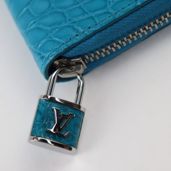 2424013010111 5 Louis Vuitton Zippy Wallet Brilliant Blue Canal