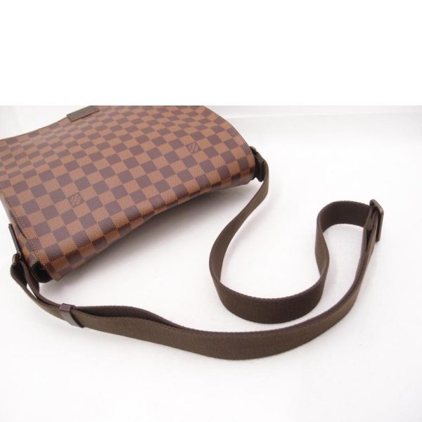 29744 4 Louis Vuitton District MM Damier Ebene Messenger Bag Brown