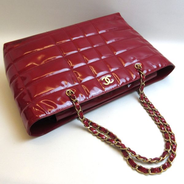 3 cha210822 1u 03 Chanel Chocolate Bar Chain Tote Bag Red