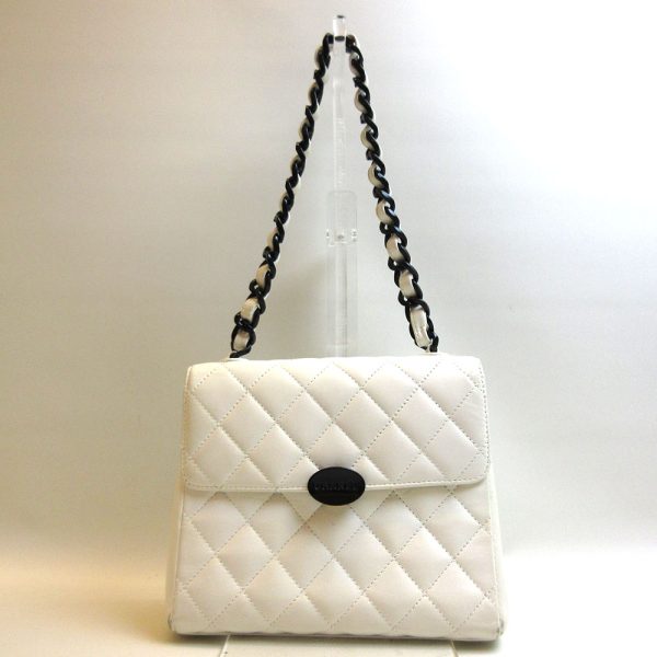 3 cha220129 3u Chanel Matelasse Plastic Chain Shoulder Bag White