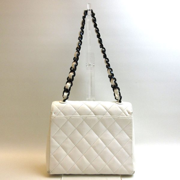 3 cha220129 3u 01 Chanel Matelasse Plastic Chain Shoulder Bag White