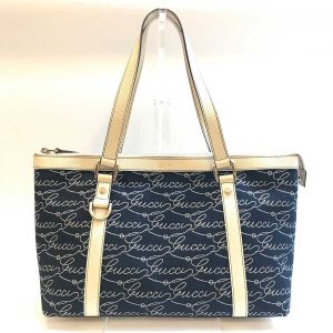 3 gu240428 1r Gucci Interlocking G Medium Tote Bag