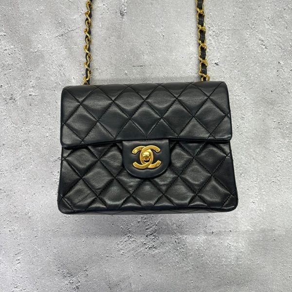 301 02 Chanel Mini Matelasse Lambskin Shoulder Bag Black