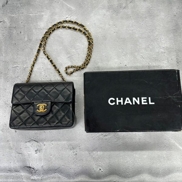 301 03 Chanel Mini Matelasse Lambskin Shoulder Bag Black