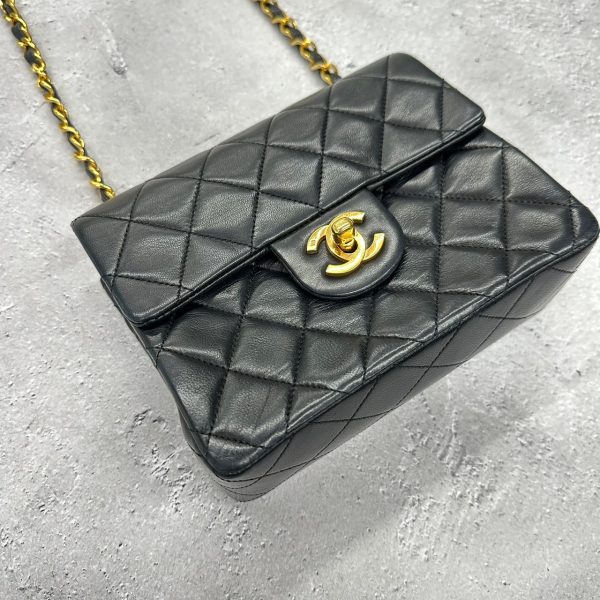 301 04 Chanel Mini Matelasse Lambskin Shoulder Bag Black