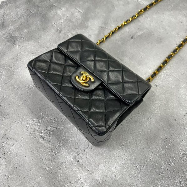 301 05 Chanel Mini Matelasse Lambskin Shoulder Bag Black