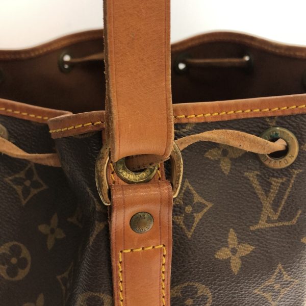 37260090 10 Louis Vuitton Petit Noe Canvas Monogram Shoulder Bag Brown