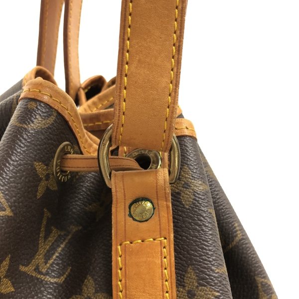 37319231 10 Louis Vuitton Noe Canvas Monogram Shoulder Bag Brown