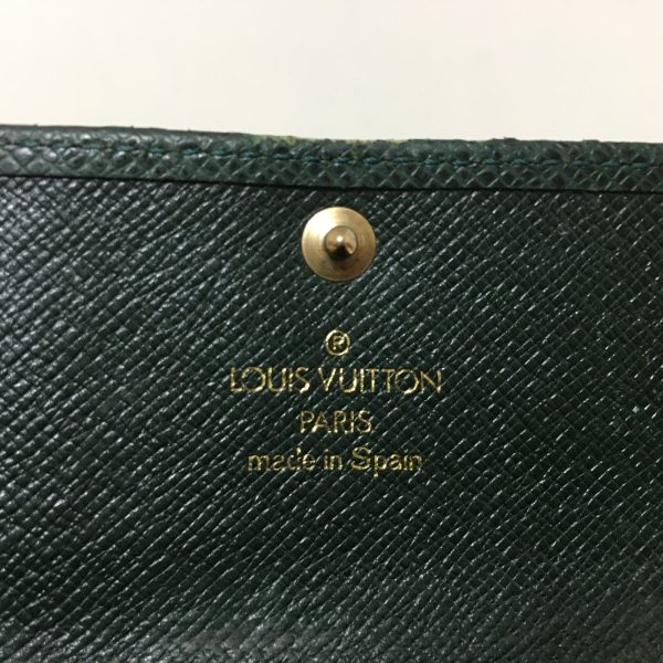 37403727 5 Louis Vuitton Multicle Leather Taiga Key Case Green