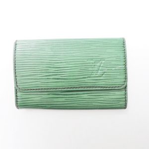 37698683 1 CHANEL Caviar skin wallet