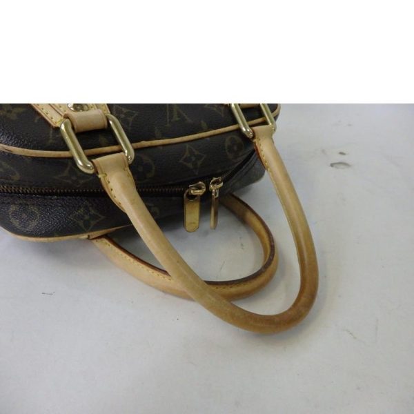 37765 5 Louis Vuitton Manhattan Monogram Handbag Brown