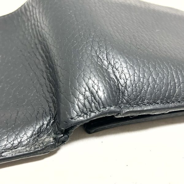 37818219 8 Gucci Leather Bifold Wallet Black