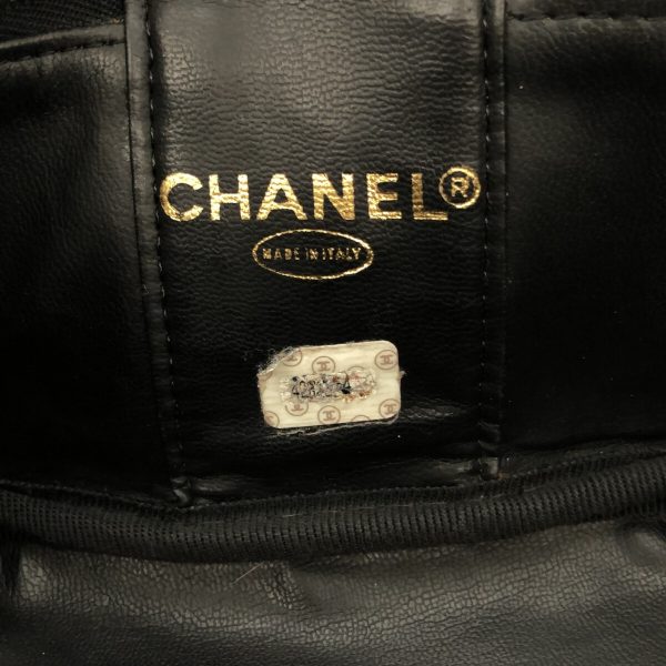 37839750 7 Chanel Vanity Bag Caviar Skin Black