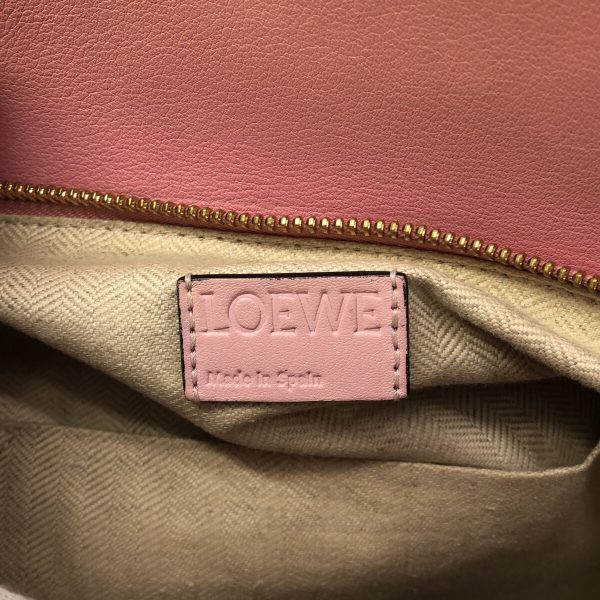 37891084 7 Loewe Puzzle Handbag Calfskin Leather Light Pink