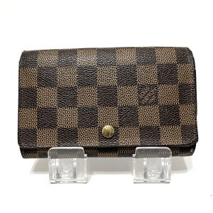 37927036 1 Burberry Logo Internal Check Handbag