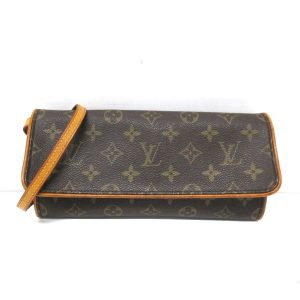 38249327 1 Louis Vuitton Batignolles Horizontal Tote Bag Monogram