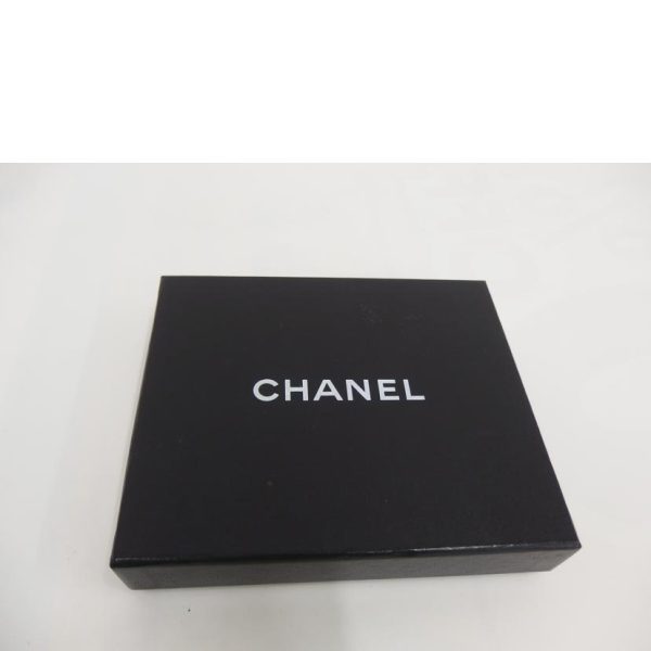 39900 6 Chanel Matelassé Compact Wallet