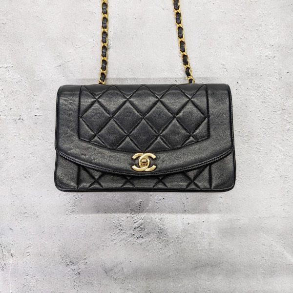 404 02 Chanel Matelasse Diana Single Chain Shoulder Bag Lambskin Black