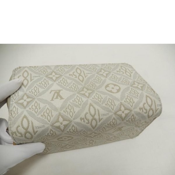 41193 8 Louis Vuitton SINCE1854 Monogram Jacquard