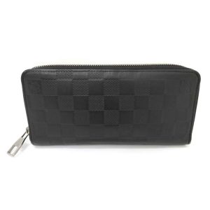 43649 1 Gucci Leather Logo Plate Pass Case Black