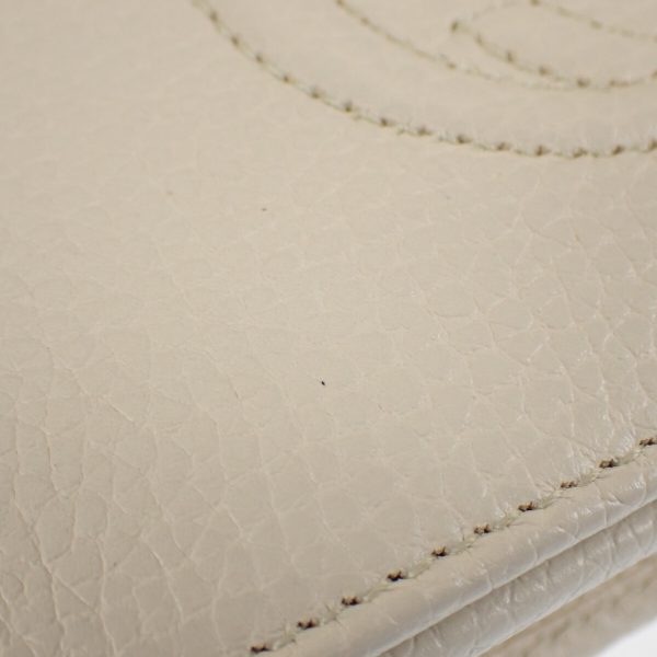 441353 10 Gucci Soho Chain Wallet Shoulder Clutch White