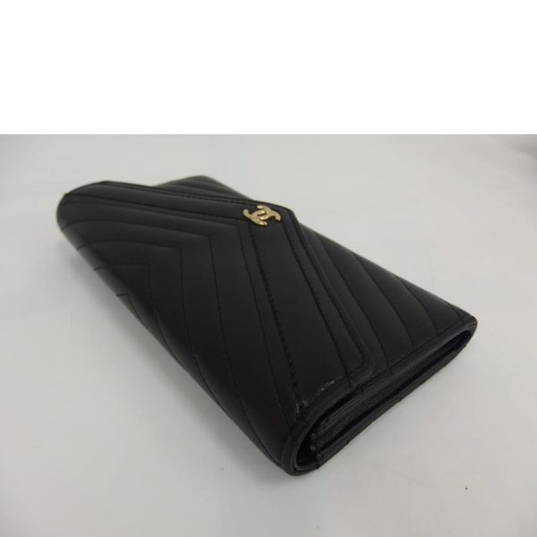 47486 4 Chanel Chevron V Stitch Fold Wallet