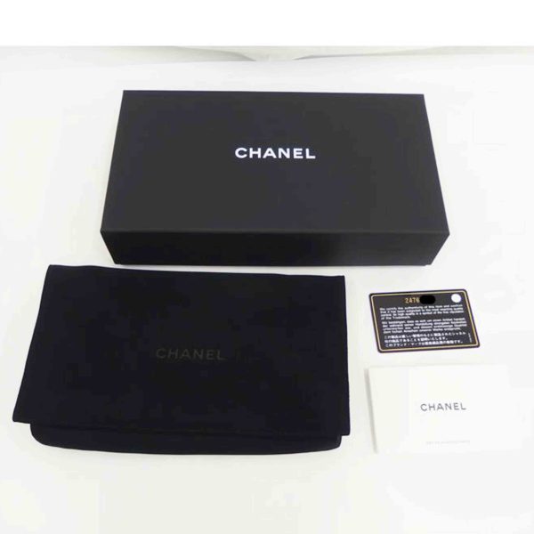 47486 6 Chanel Chevron V Stitch Fold Wallet