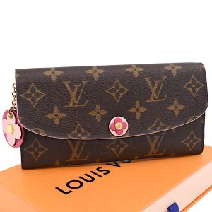 5000002884101407 1 Louis Vuitton Elanga Anpoche Taiga Bag Epicea