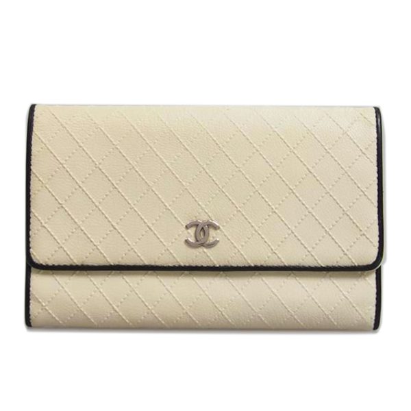 53906 1 CHANEL Diamond Stitch Goat Leather Compact Wallet