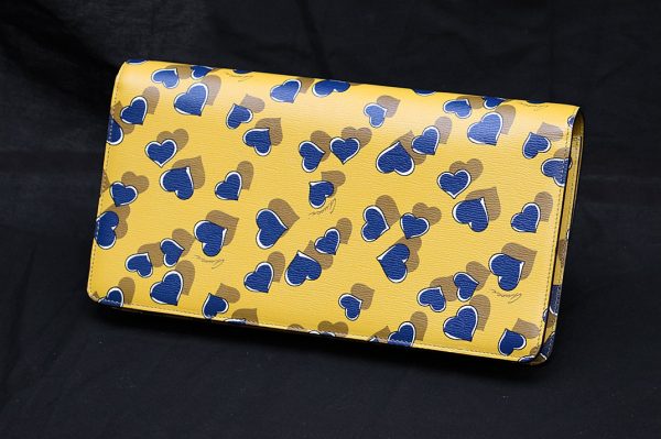 5758 2 Gucci Heart Print Clutch Bag Mustard