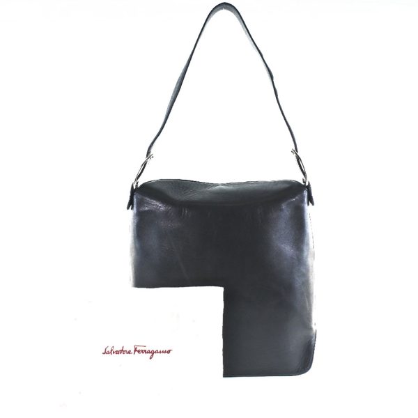 61160450 12 Salvatore Ferragamo Vala Shoulder Bag Calf Black Magnetic Type