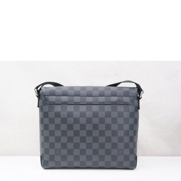 61561 2 Louis Vuitton District PM NV2 Messenger Bag