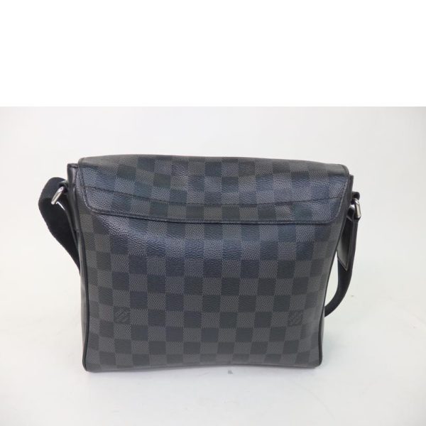 62260 2 Louis Vuitton District PM NM Messenger Bag Damier Graphite