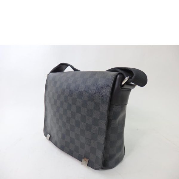 62260 3 Louis Vuitton District PM NM Messenger Bag Damier Graphite