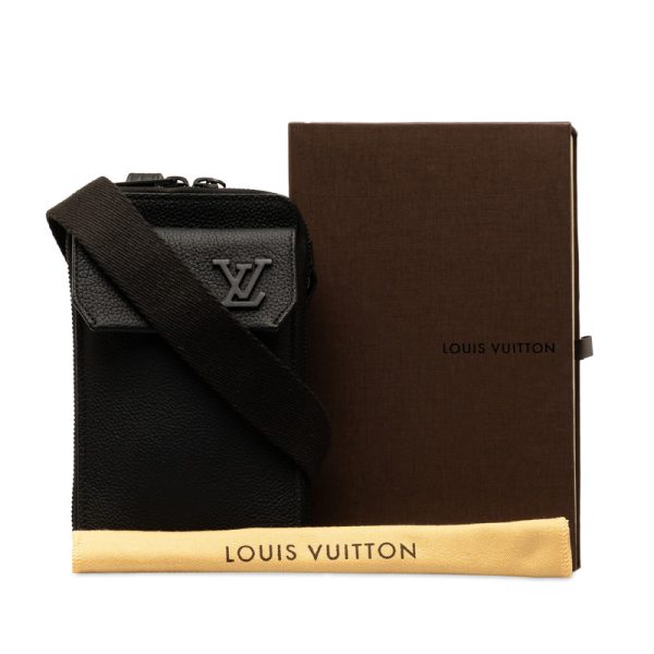 70wytr7rygl8y8rx 10 Louis Vuitton Aerogram Phone Pouch Logo Pouch Bag Noir Black