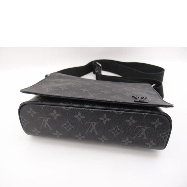 71467 3 Louis Vuitton District PM NM Messenger Bag Monogram Eclipse