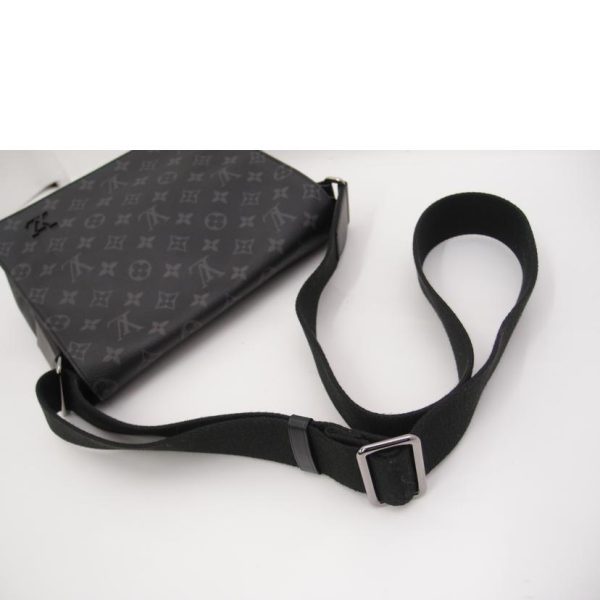 71467 4 Louis Vuitton District PM NM Messenger Bag Monogram Eclipse