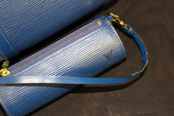 7238 6 Louis Vuitton Epi Souflo Hand Bag Blue