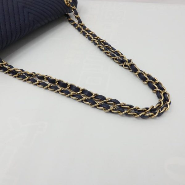 80852 4 Chanel V Stitch Chain Shoulder Bag