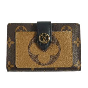 81895 1 CHANEL Bi FWallet Green