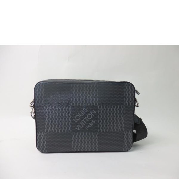 83213 2 Louis Vuitton Trio Messenger Bag Damier Graphite 3D