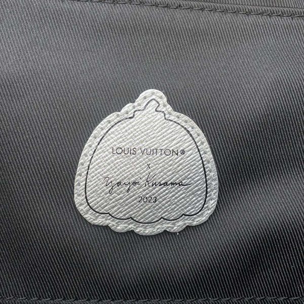 9180963 11 Louis Vuitton Discovery Bum Bag Body Bag Monogram Eclipse Black