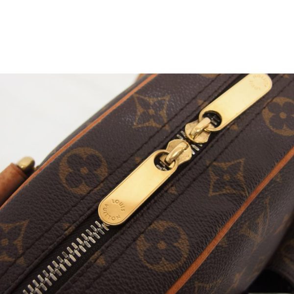 92043 5 Louis Vuitton Manhattan PM Monogram Handbag Brown