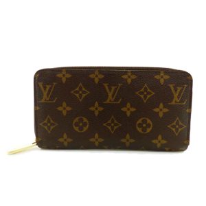 97121 1 Gucci Black Grained Calfskin Compact Chain Wallet