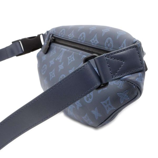 9733923 02 Louis Vuitton Discovery Bum Body Bag Monogram Shadow