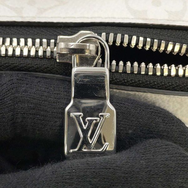 9733930 09 Louis Vuitton Alpha Messenger Monogram White