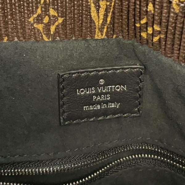 9735118 13 Louis Vuitton Explorer Bag Monogram Brown